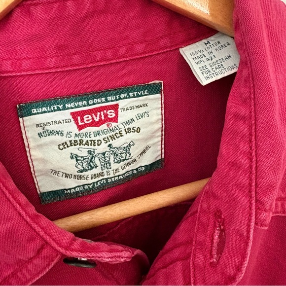 Vintage Levi’s Red Tab long-sleeve cotton chambray work shirt - Picture 3 of 8